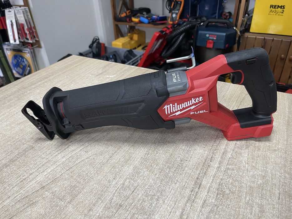 Milwaukee M18 FSZ / безщіткова шабельна пила Мілвокі