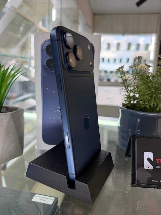 Смартфон Apple iPhone 17 Pro Max 256Gb Blue eSIM без слідів використання (АКБ 100%) — Стан нового — Гарантія від магазину