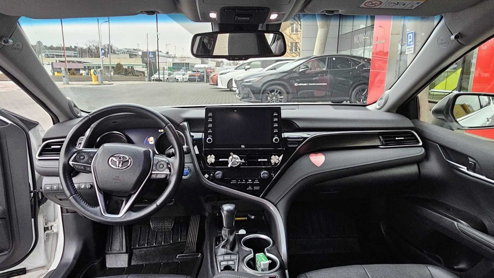 Toyota Camry 2.5 Hybrid Executive + VIP 1 wlasciciel . Salonowa