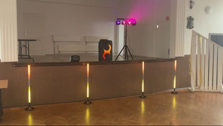 Wynajem Projektor Głośnik JBL  520_ Dym _ Światła Sticky Urodziny