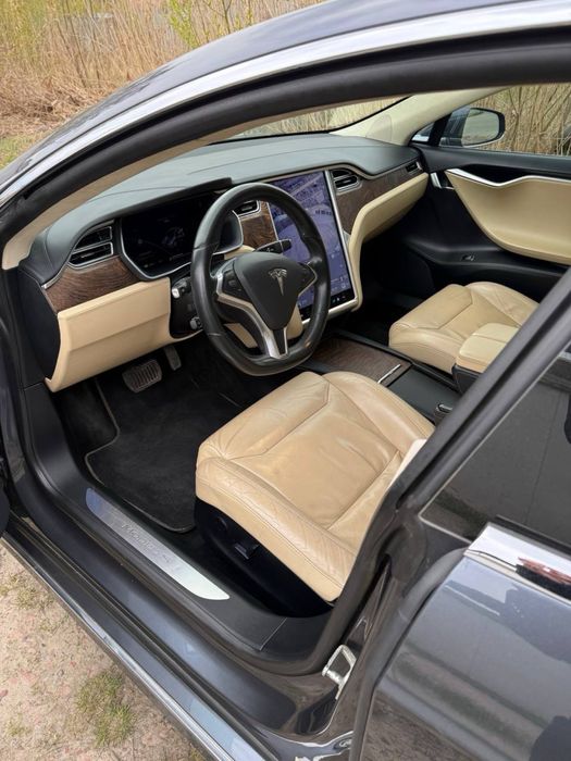 Tesla Model S INTEL FSD