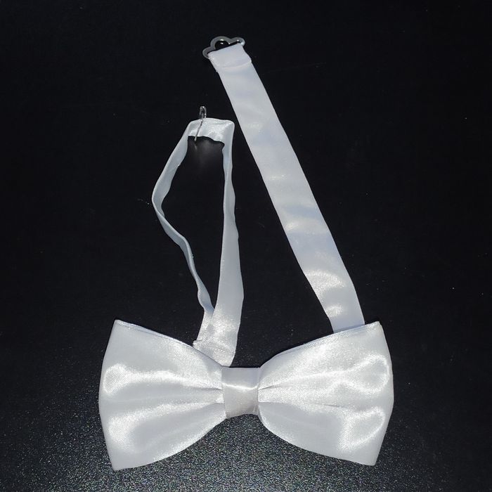 Смокинг белый. Бабочка