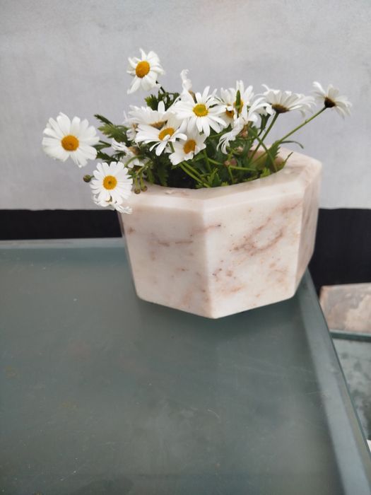 Vaso em mármore usado