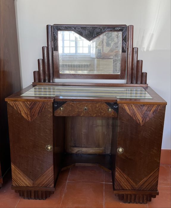 Comoda de madeira, com espelho estilo arte nova