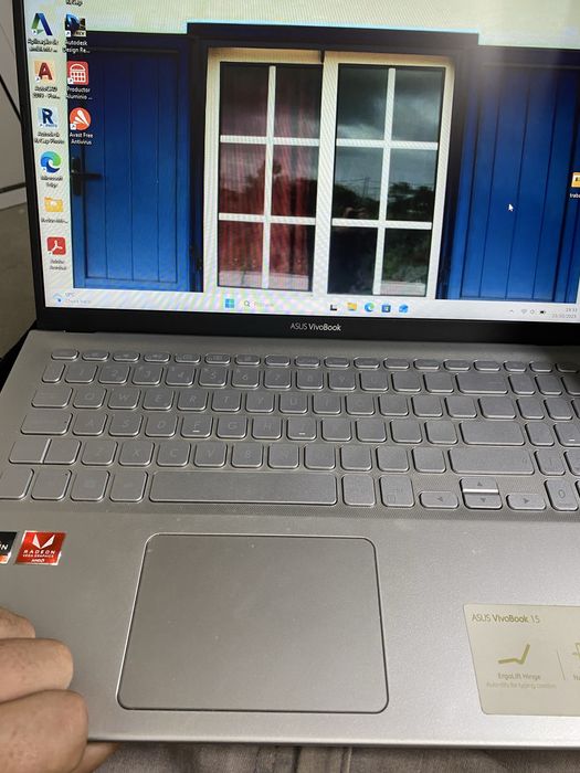 ASUS laptop in excellent condition64354218605059123