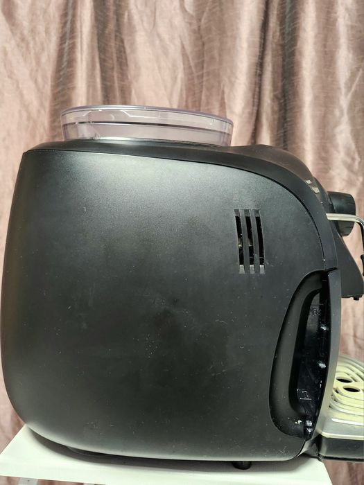 Автоматична еспресо- кавоварка Philips Saeco Xsmall HD8743/11 Італія