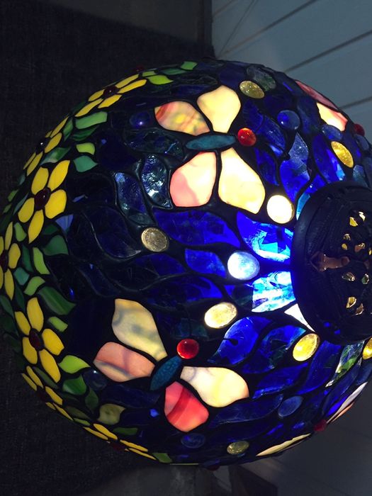 Lampa witrażowa TIFFANY motyle kwiaty 41/65cm
