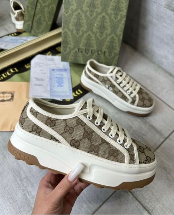 Sneakersy Gucci na platformie