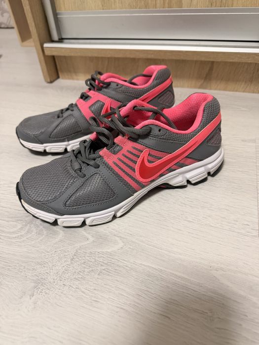 Кросівки Nike 38,5