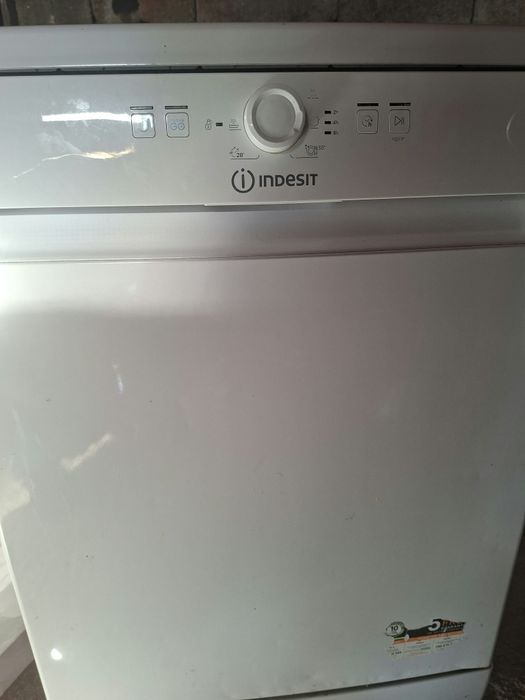 Vendo máquina de lavar loiça – INDESIT