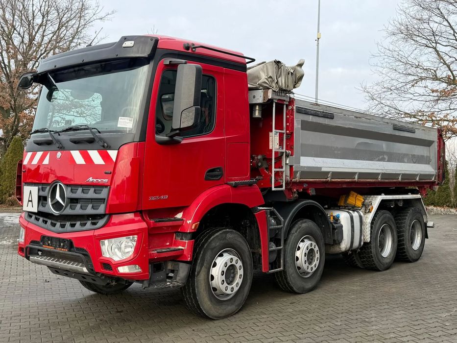 Mercedes-Benz AROCS 3243 8x4 WYWROTKA TRÓJSTRONNA Z BORDMATIKIEM  Świeżo sprowadzony z Niemiec!