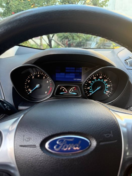 Продаються автомобіль Ford Escape 2013року і