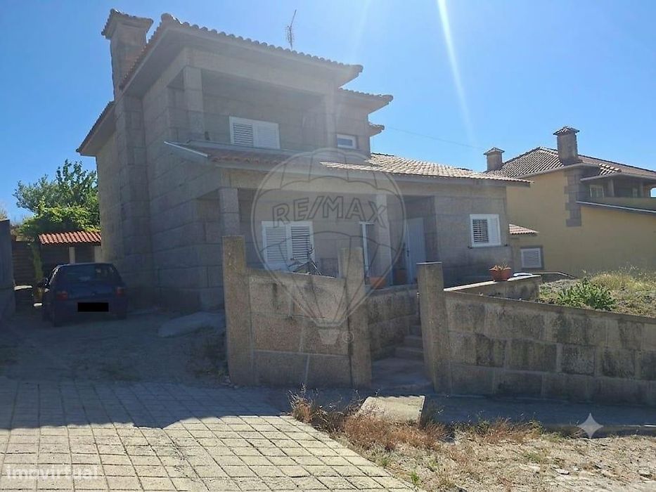 Moradia T4 para venda