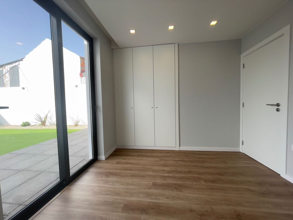 Arrenda-se apartamento T2 - Oliveirinha - Aveiro