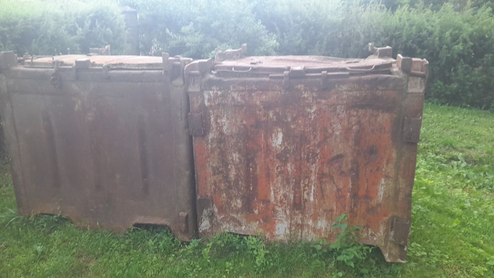 Продам два металевих контейнера