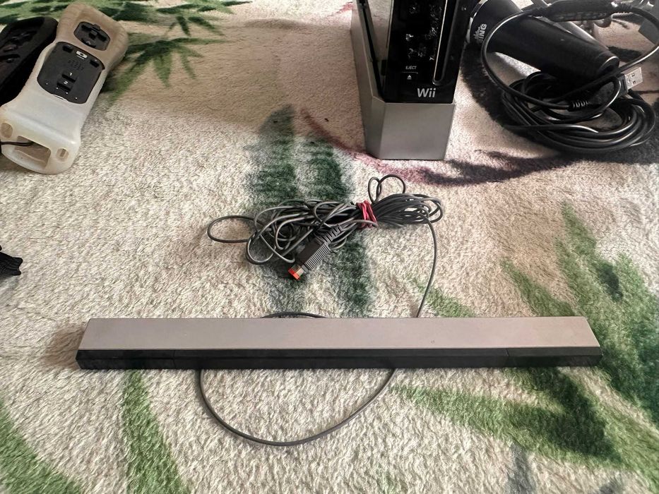 Konsola Nintendo Wii gry + kontrolery + wędka, sensor mikrofon
