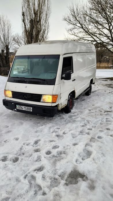 Мерседес МВ 100.