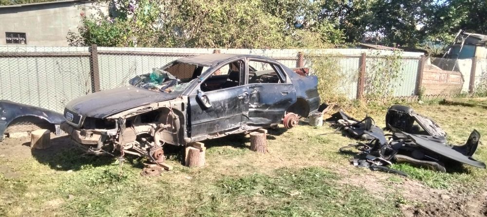 Запчасти на Ауди а4 б5 седан.