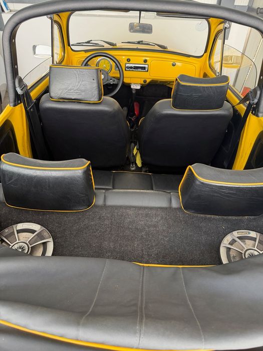 VW Carocha Amarelo Clássico