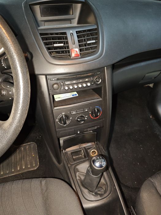 Peugeot 207 1.4 165.000 Kms Comercial Preto 2007