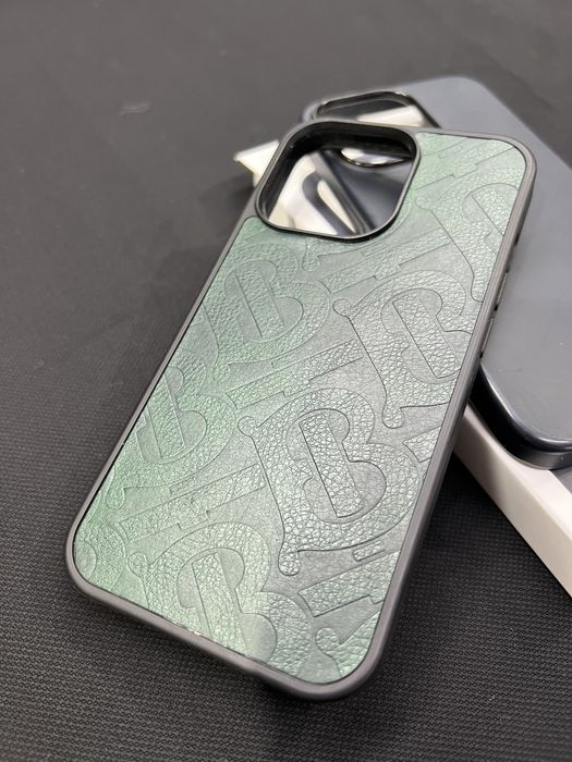 Продам чехлы на айфон 13Про