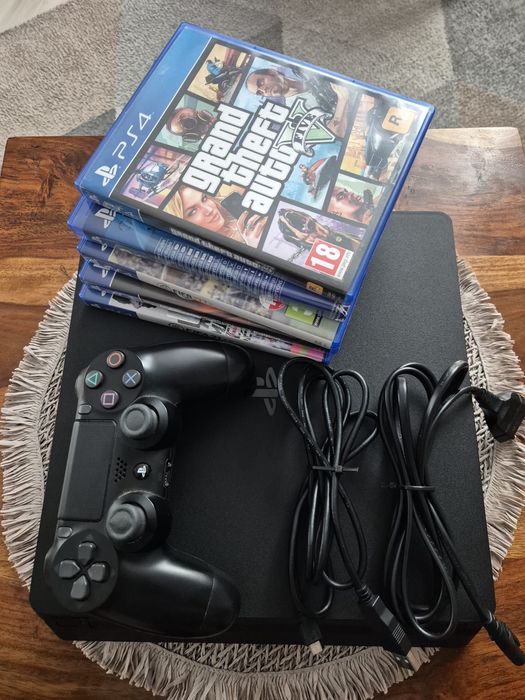 Konsola PlayStation 4 Slim 1TB + pad i 5 gier