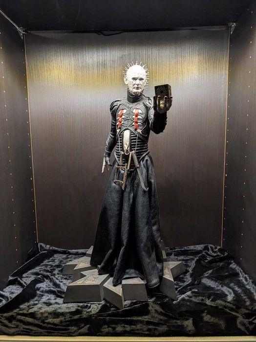 Sideshow Collectibles Pinhead Statue