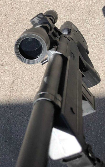 Снайперська гвинтівка 93 см, оптичний прицiл з лазерною крапкою, сошки