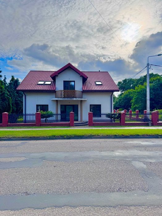 dom z częścią usługową