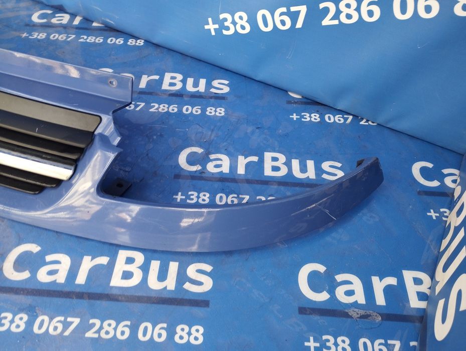 Накладка бампера переднього центральна Opel Vivaro Опель віваро