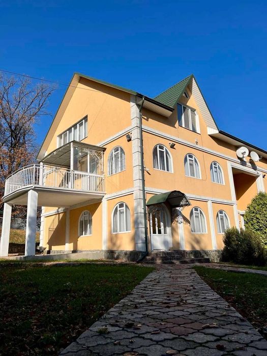 Продаж будинку  під базу відпочинку земля або готель у Чернівцях р- н