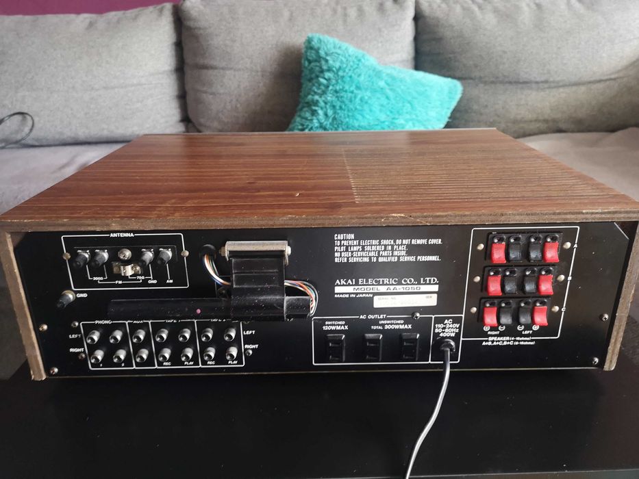 Amplituner 'Akai 1050'
