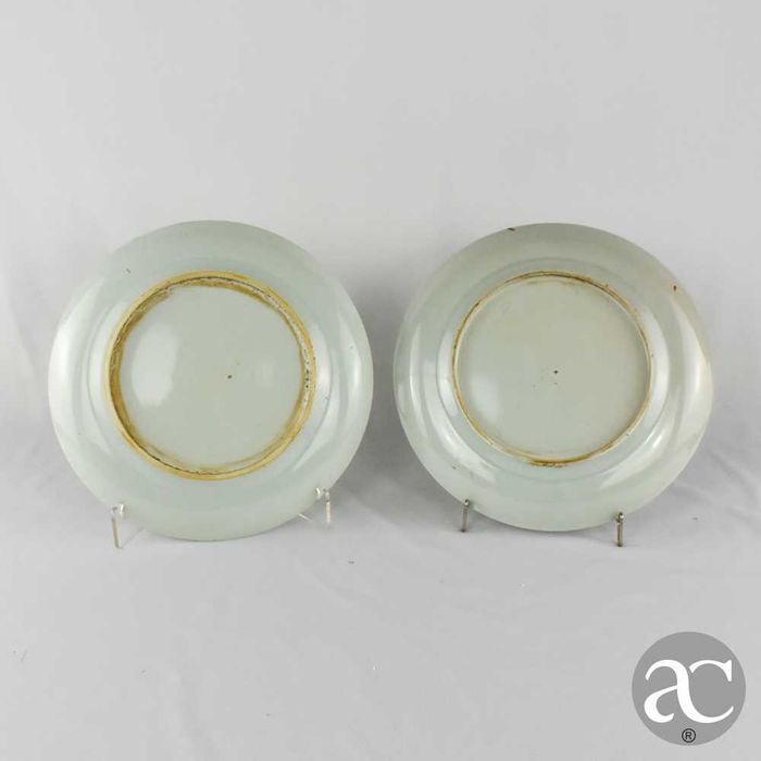 Par de pratos porcelana China, monograma, Reinado Qianlong 1736 a 1795