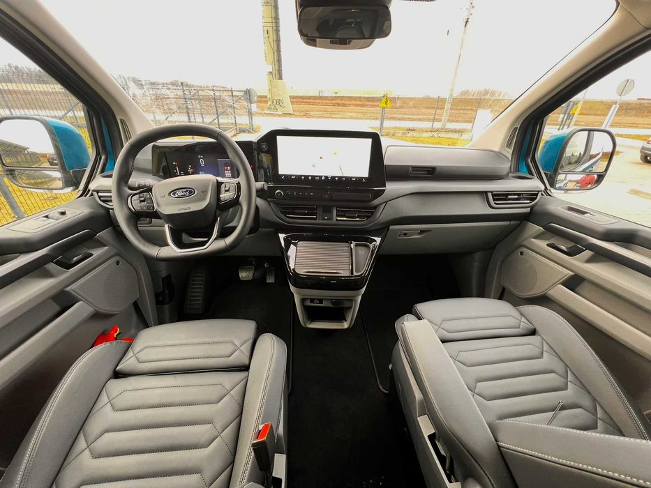 Wynajmę nowego 8-osobowego busa Ford Tourneo Custom -automat, hak, 4x4