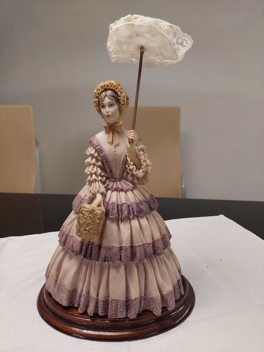 Boneca com sombrero decorativa