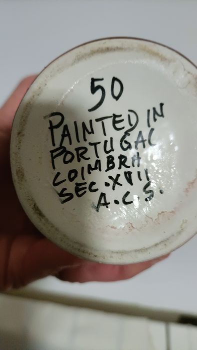 Louça de Coimbra pintada a mão