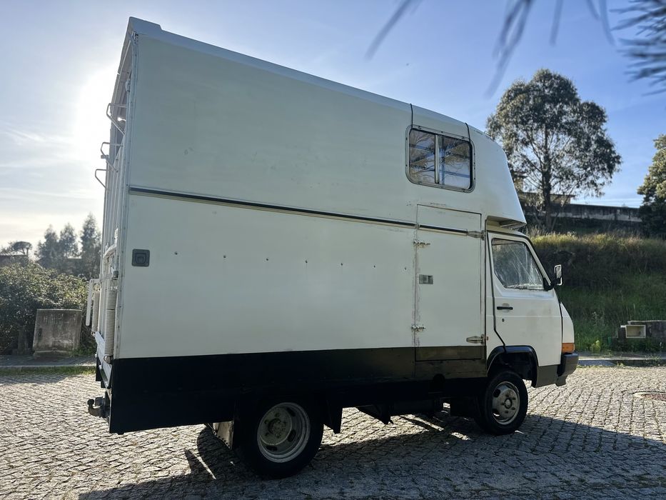 Nissan trade  carrinha de cavalos