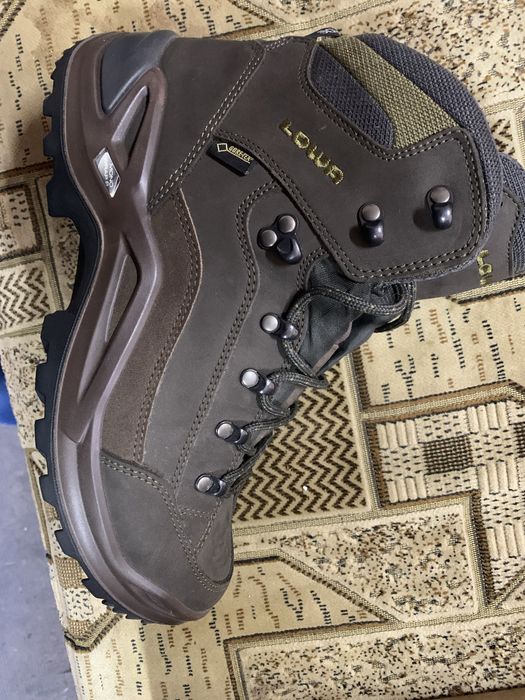 Продам нові трекінгові черевики Lowa Renegade GTX Mid (оригінал)