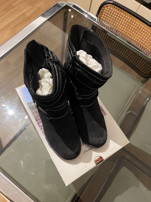 Botas Pretas em Camurça