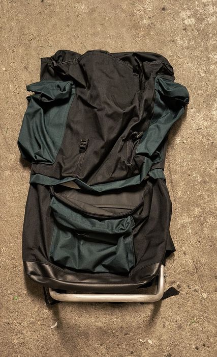 Duży plecak turystyczny ze stelażem NOWY