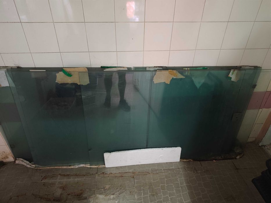 Vidros de proteção e postes inox