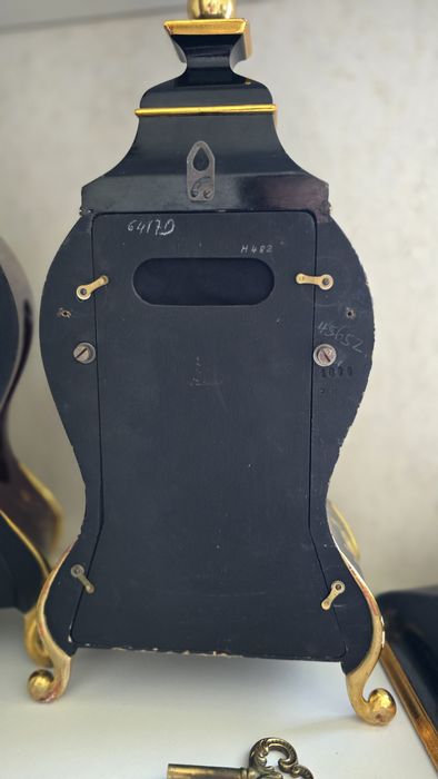 Настольные, настенные часы Zenith  и Le  Castel - Neuchâtel