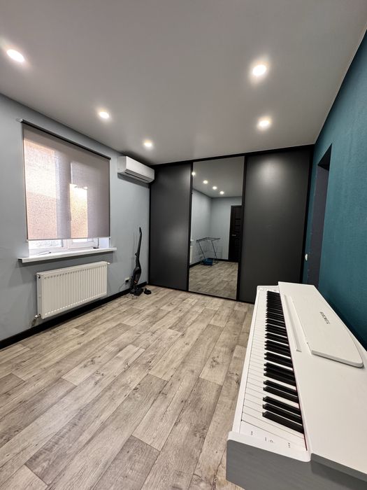 Частина будинку. Палац Спорту