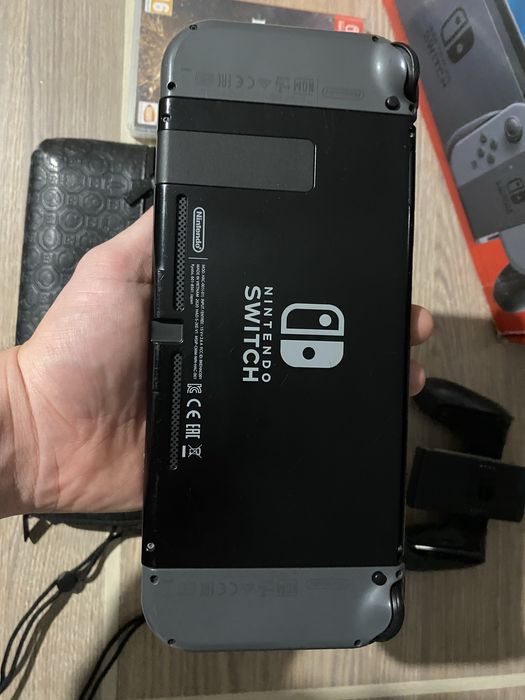 Konsola Nintendo Switch V2 + gra Dark Souls + etui