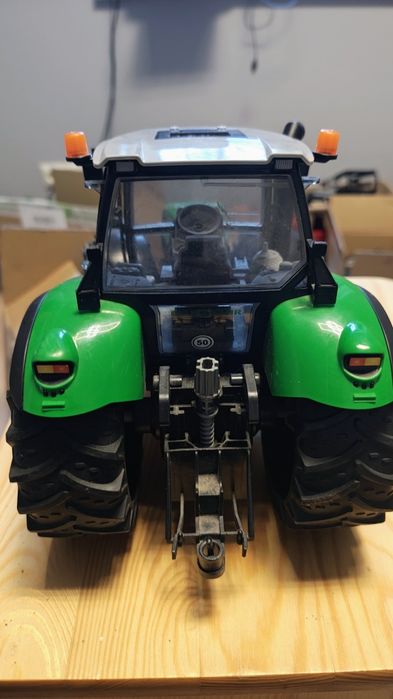 Bruder traktor deutz fahr