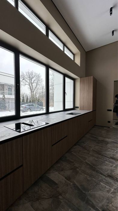 Продаж будинку з ремонтом в закритому КМ в Лісниках, 8 соток, газ