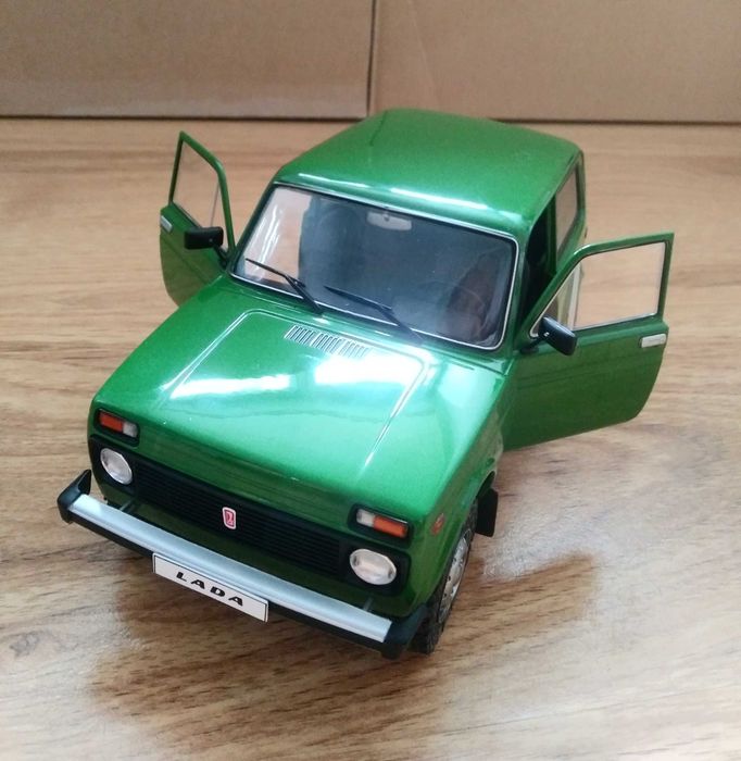 Нива ВАЗ-2121 масштабная модель 1:18 "Solido"