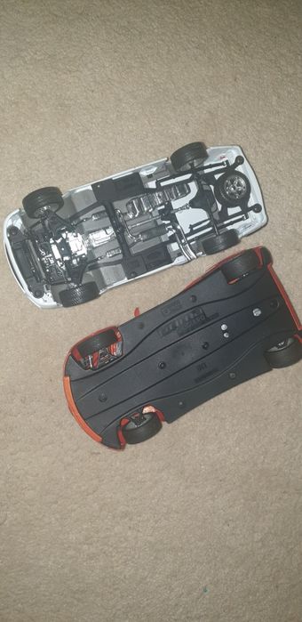 2 carros da burago impecáveis mas com pequenos defeitos