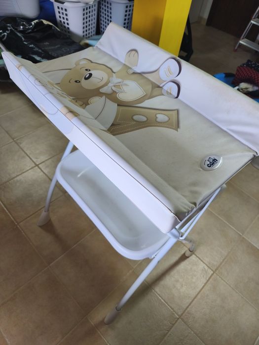 Fraldário com banheira da CAM