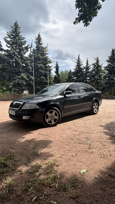 Авто у дуже гарному стані ,у рідній фарбі . Другий власник в Україні . Все працює як потрібно. Два ключі .два комплекти коліс .Військовим гарний торг .